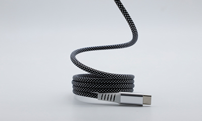 新品 | 会自动回弹收纳的USB-C数据线