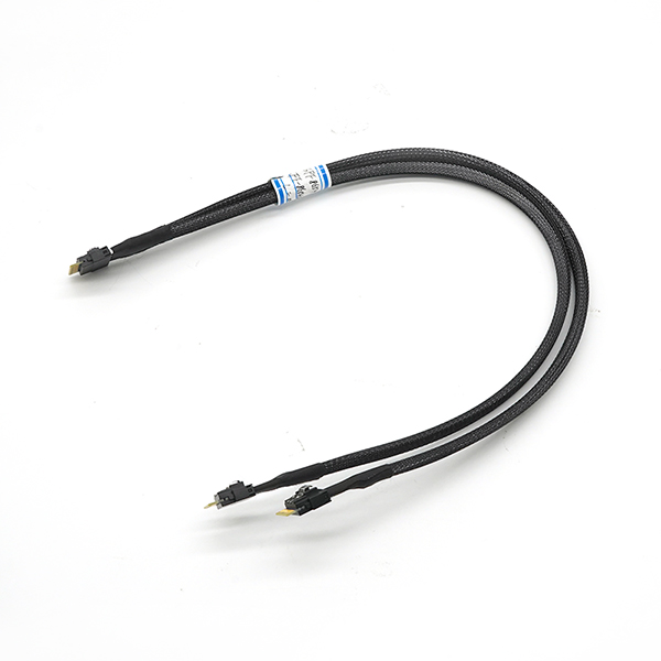 SFF-8654 8i to SFF-8654 4i线